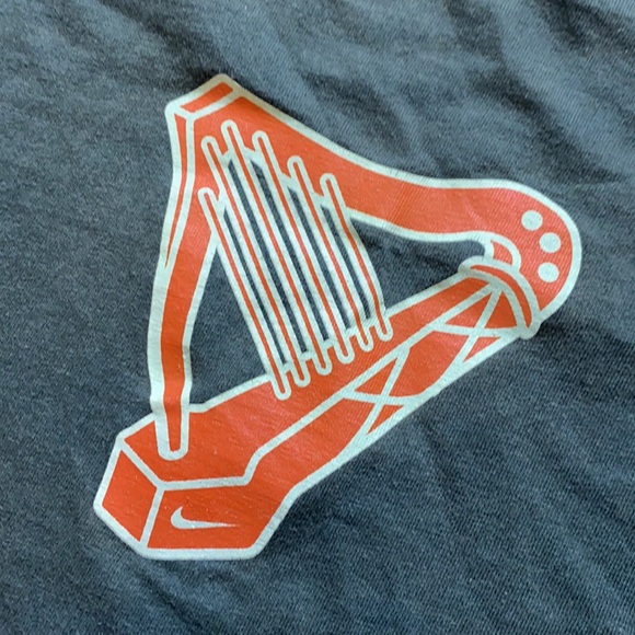Y2K Nike SB Eire shirt sleeve - Picture 2 of 6